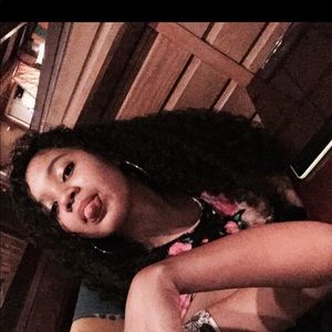 Meet your Posher, Amari